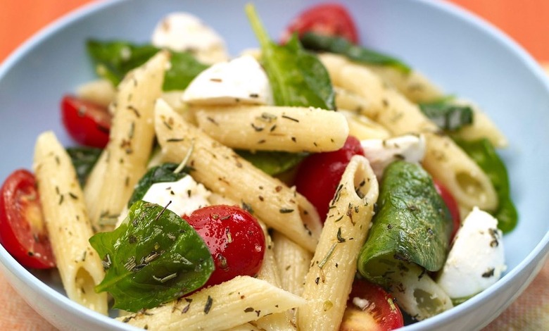 Penne Pasta Salad with Spinach and Tomatoes 