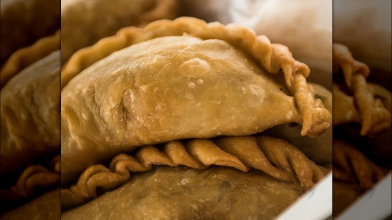 a plate of empanadas (pastechis)