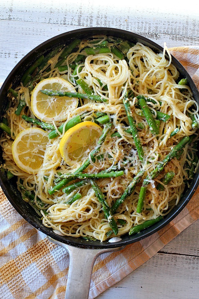 Angel Hair Pasta With Asparagus and Lemon Cream Sauce 