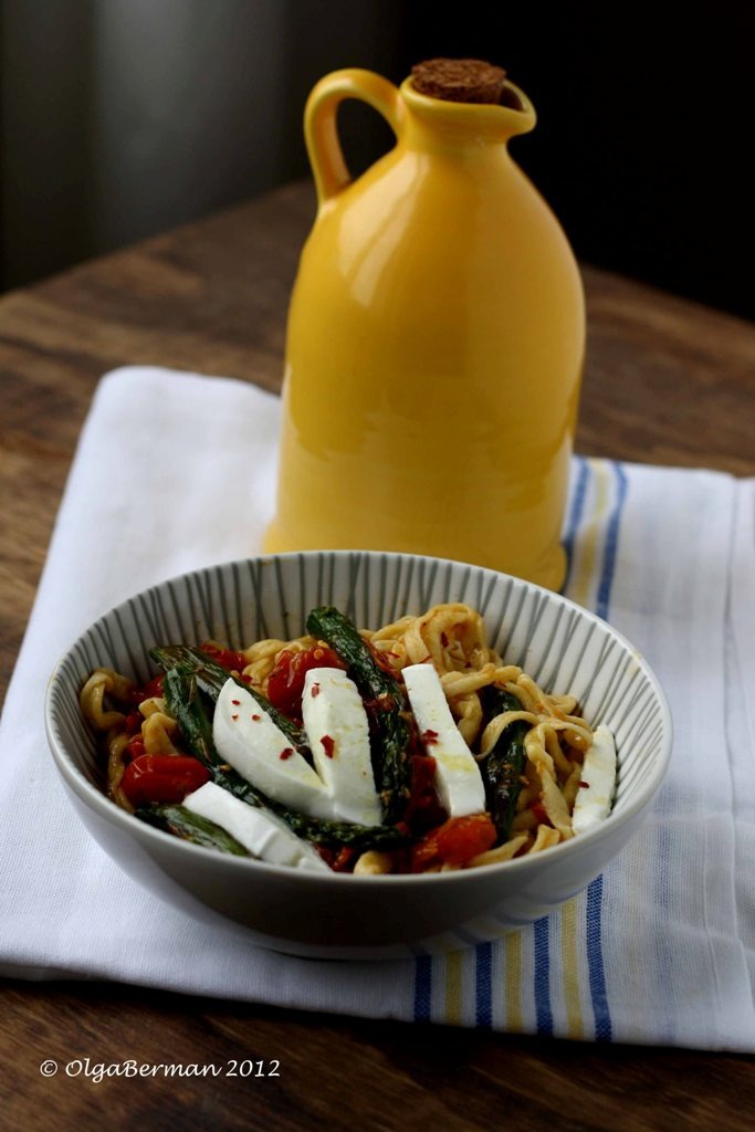 Pasta With Roasted Tomatoes and Asparagus and Buffalo Mozzarella 