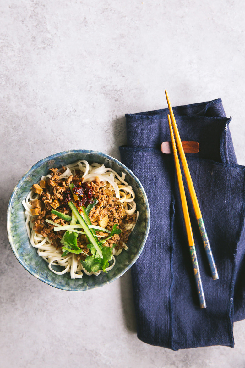 Chinese Minced Pork Noodles 