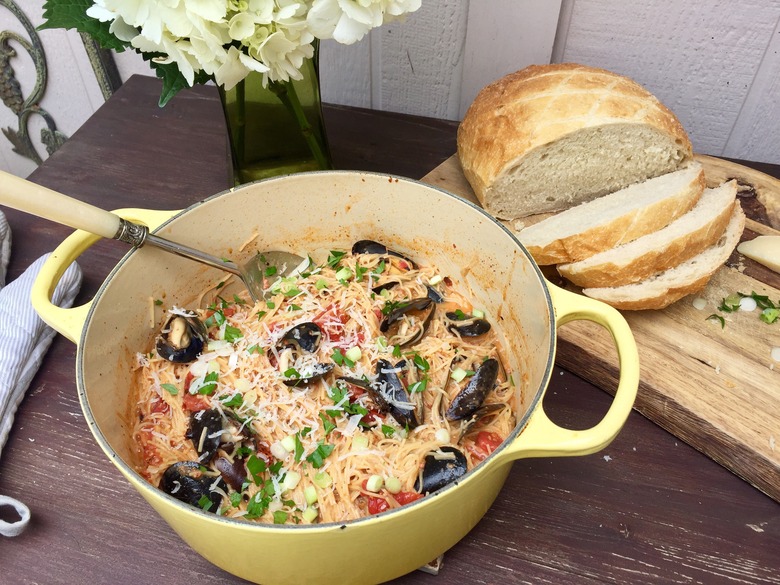 Fideos With Chorizo and Mussels 