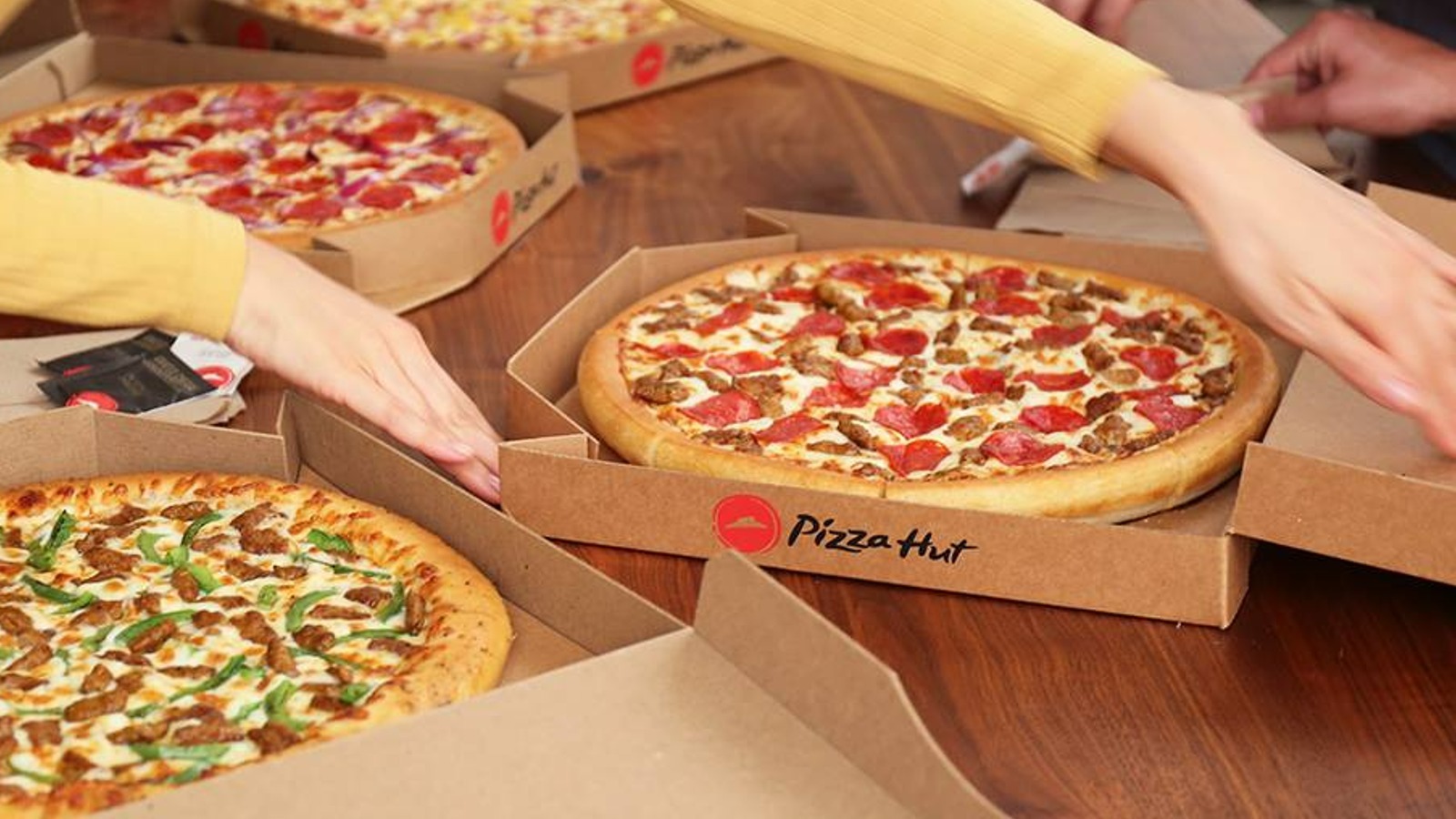 Pizza Hut's new pizza box does what?!