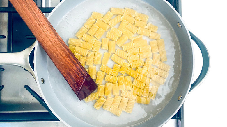 rigatoni boiling in pot