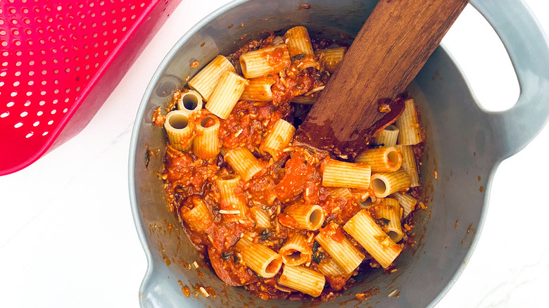 pasta with sauce in bowl