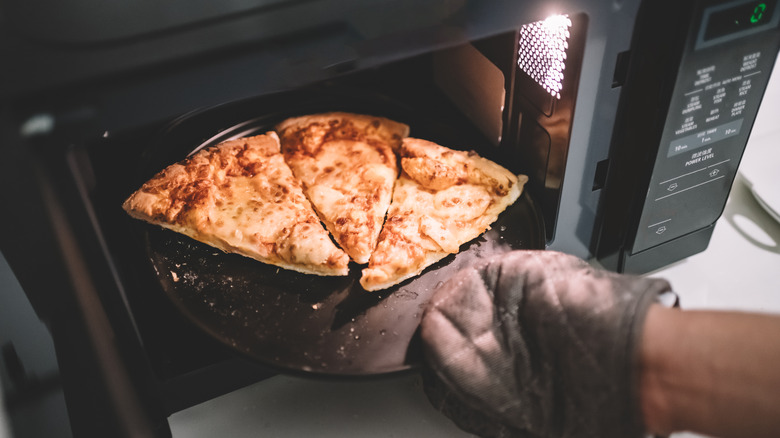 microwaving three pizza slices