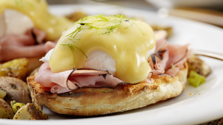 Eggs Benedict on ham