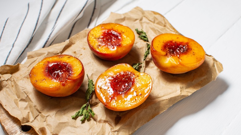 peaches with cinnamon and honey