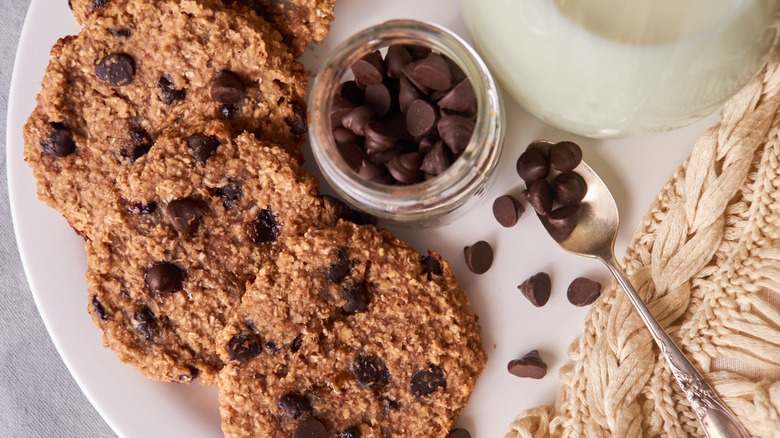 Oatmeal cookies with chocolate chips