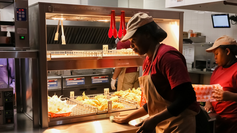 popeyes employee working in the kitchen