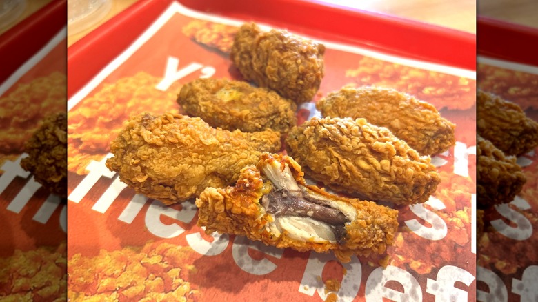 Popeyes wings on tray