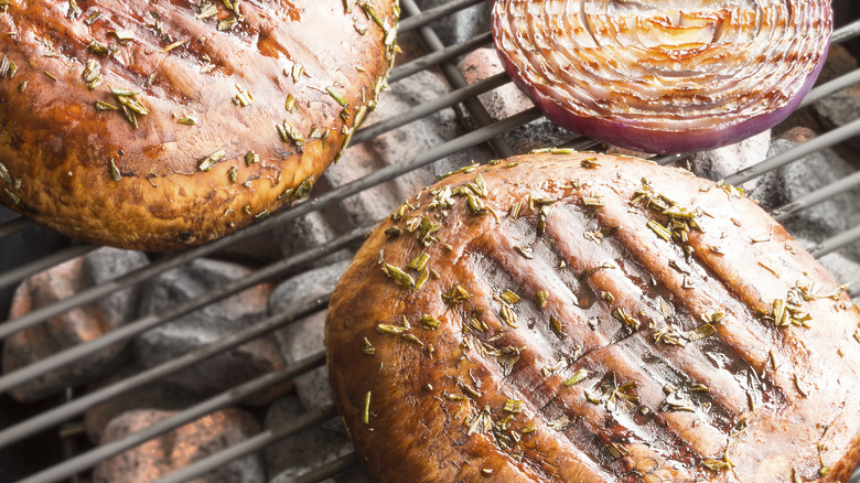 portobello mushrooms on grill 