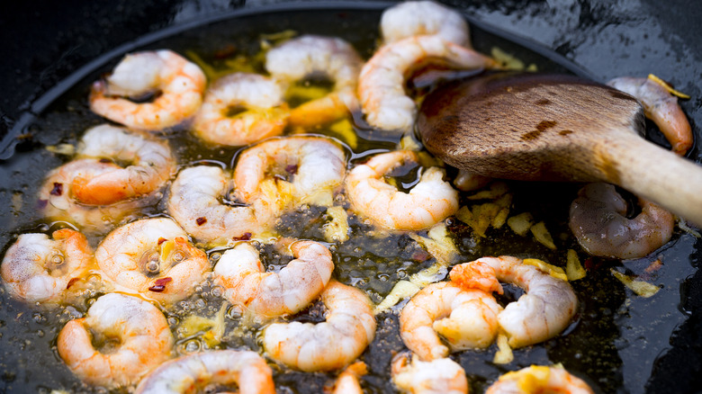 cooking shrimp in oil