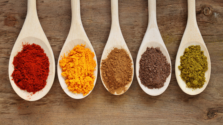 Powdered vegetables on spoons