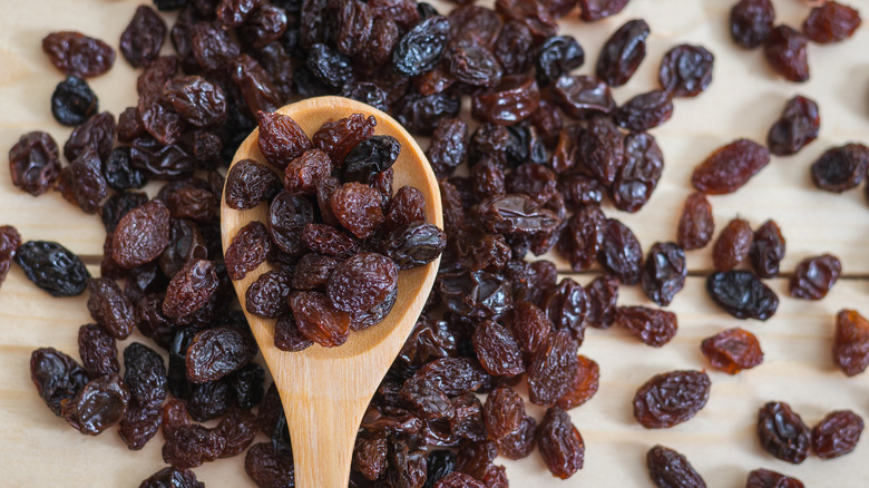 Raisins on wooden spoon