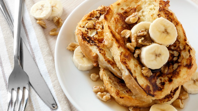 French toast with bananas