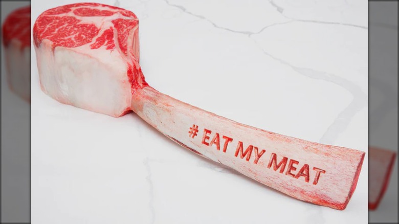 An engraved tomahawk steak