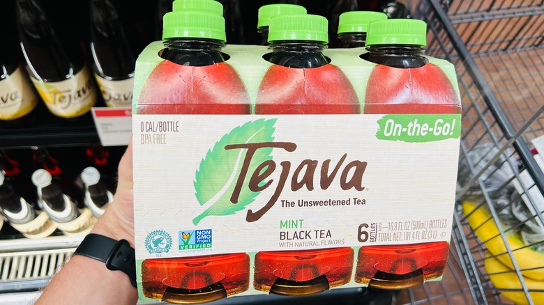 Man holding Tejava iced tea