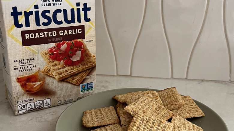 roasted garlic triscuits