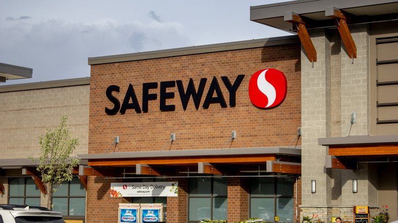 Safeway store exterior