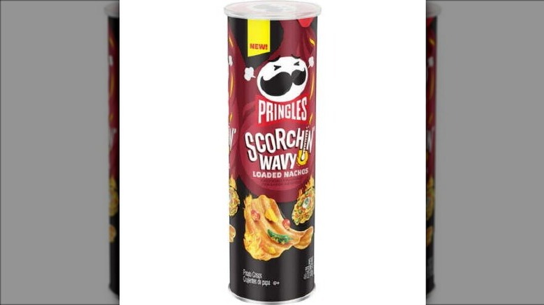 Scorchin' Wavy Loaded Nachos Pringles 