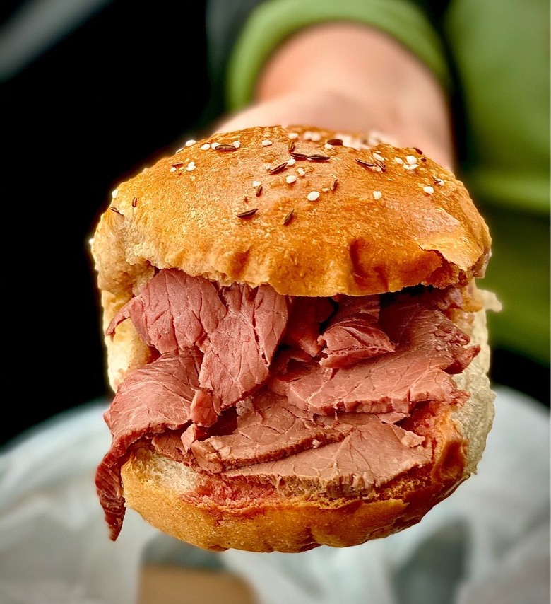 Beef on weck