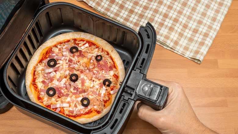 Pizza in an air fryer