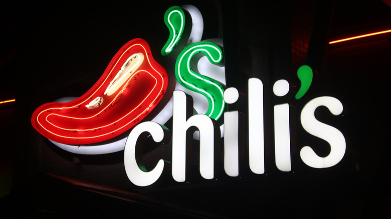 Chili's logo at night