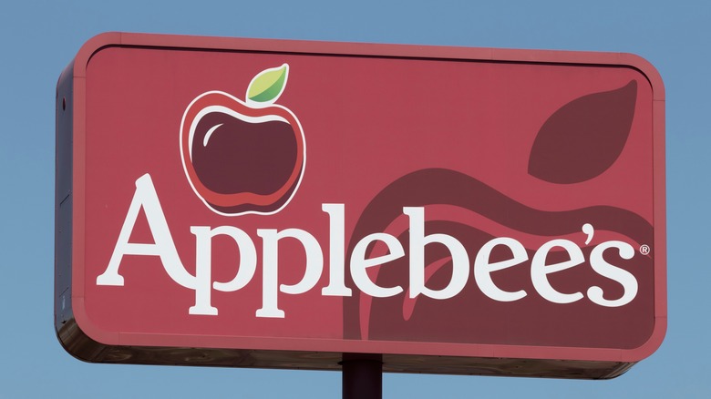 Applebee's exterior sign