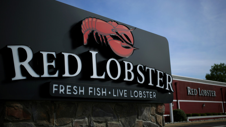 Red Lobster outdoor sign