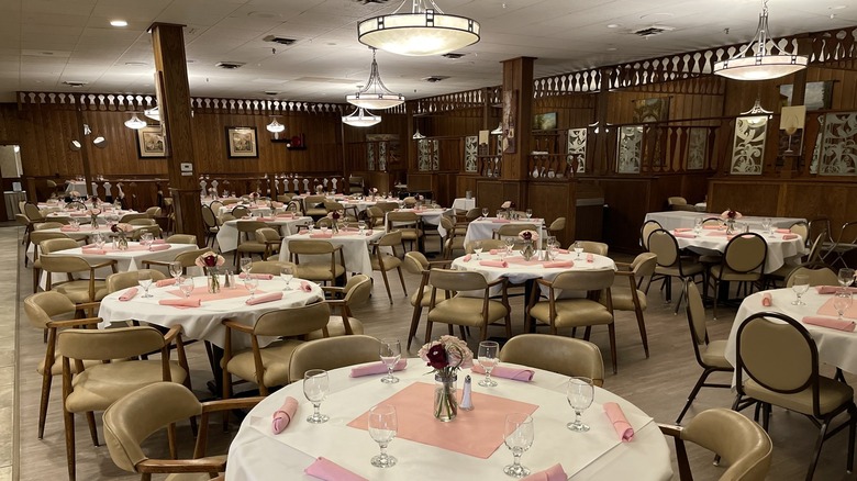 dining room of Alioto's