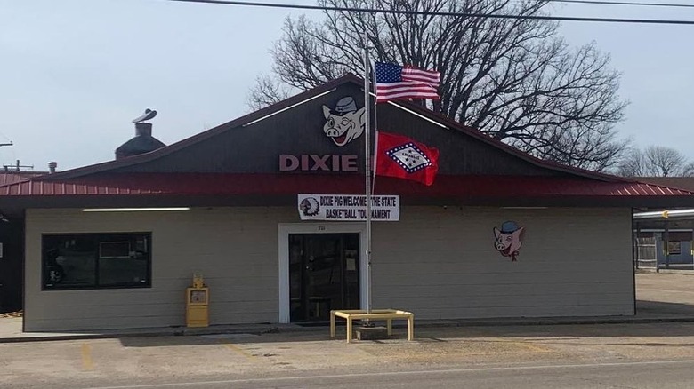 The Dixie Pig BBQ exterior 