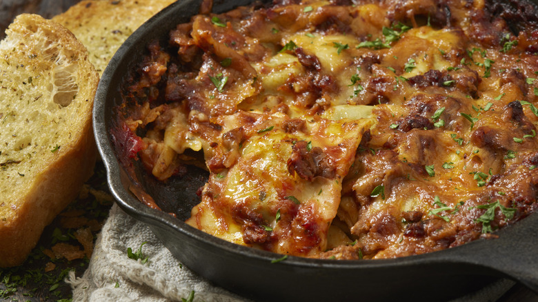 Skillet lasagna and garlic bread