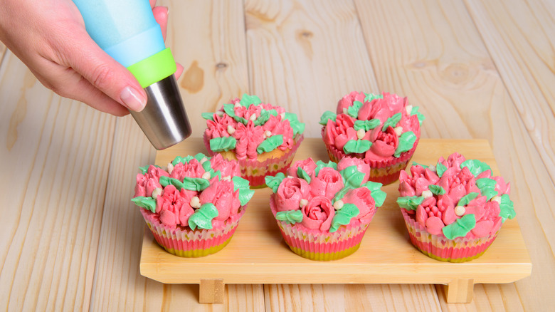 Cupcakes decorated with flower tip