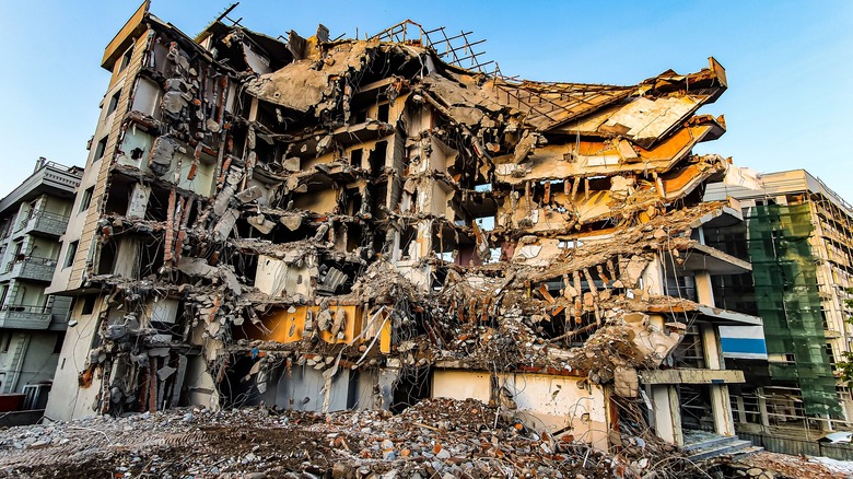 building devastated by Turkish earthquake 