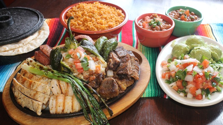 Nicha's large mixed fajita plate