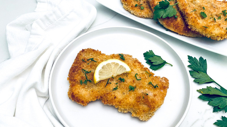 pork cutlet with lemon wedge