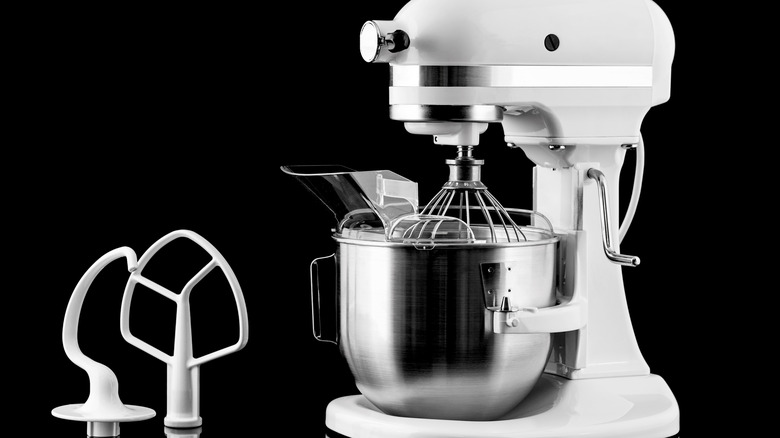 White stand mixer