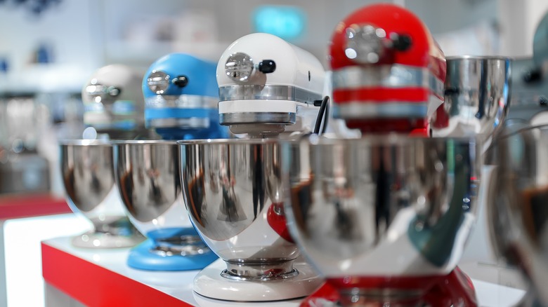 KitchenAid 5.5 Quart Bowl-Lift Stand Mixer Contour Silver