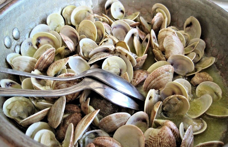 Eat: Clams