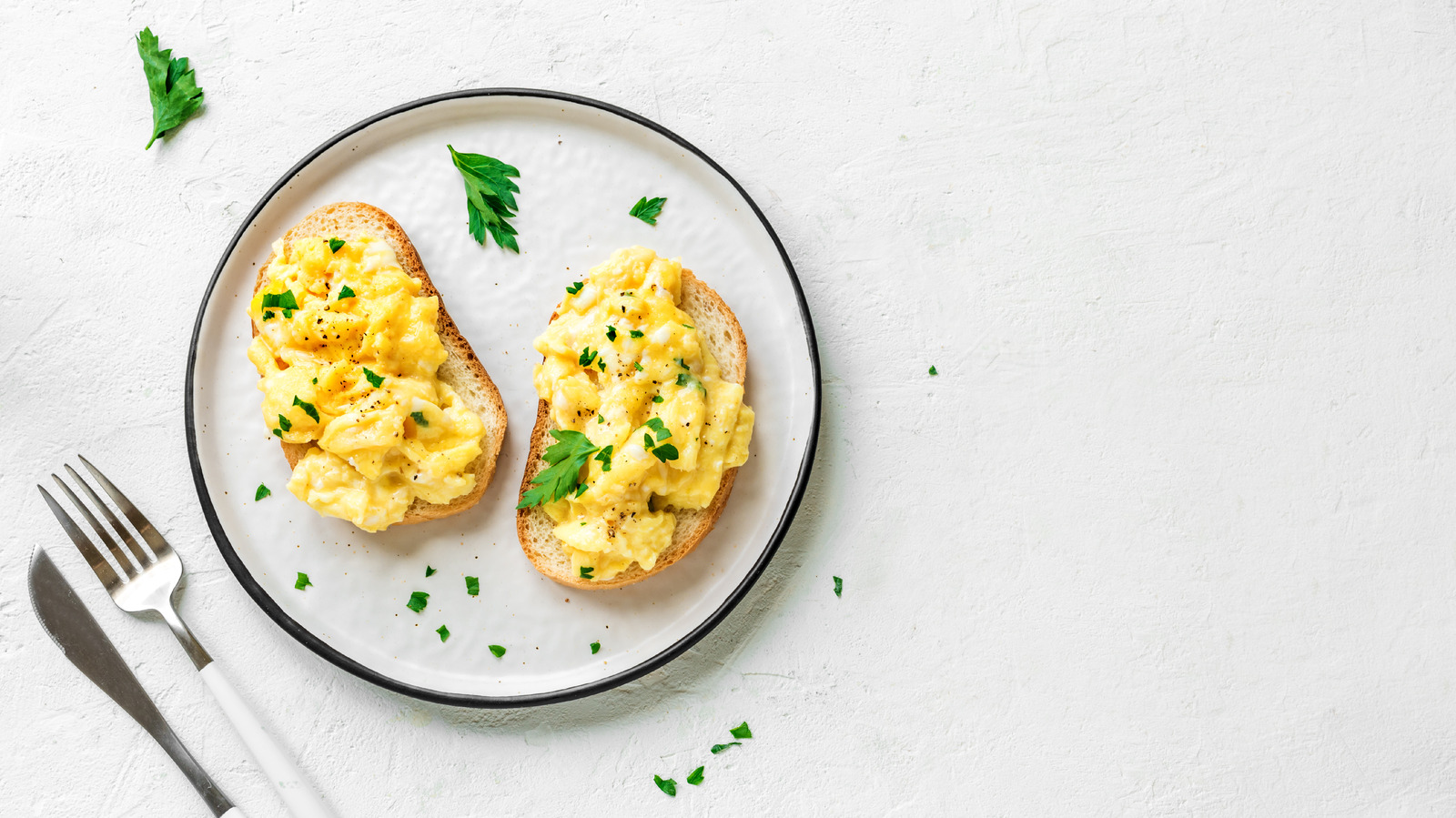 How Chefs Make Scrambled Eggs