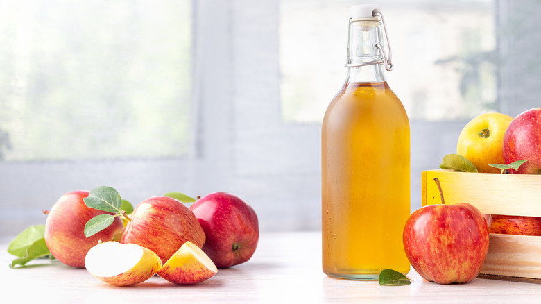 apple cider vinegar in glass jar