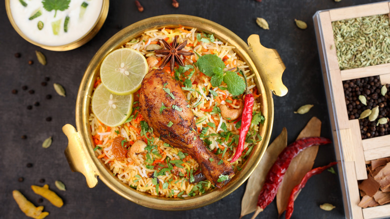 Chicken biryani with lemon slices