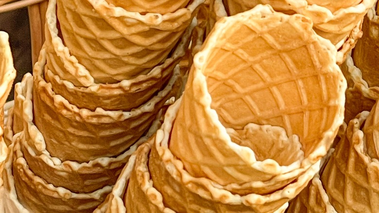 Ice cream cone stack