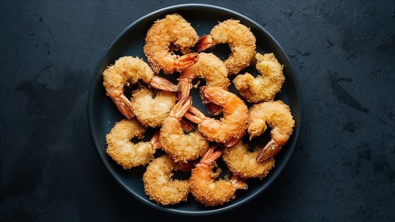 Breaded deep-fried shrimp black plate