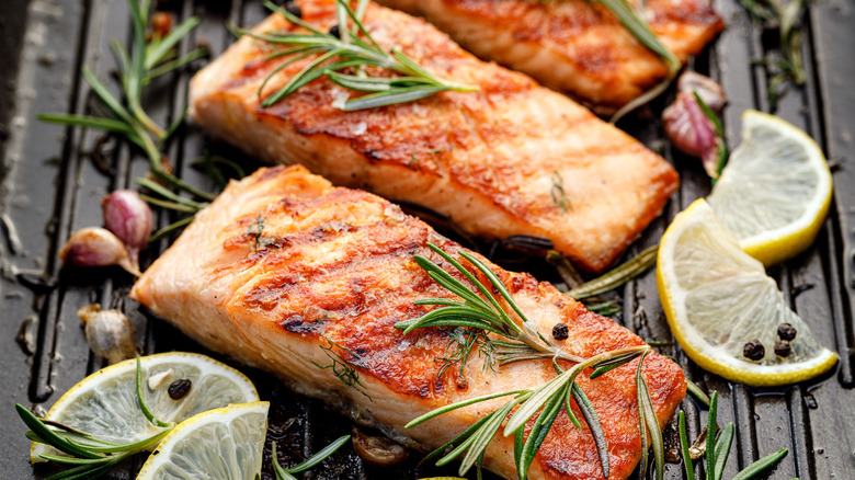 Grilled salmon fillets with fresh herbs and lemon