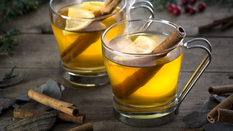 hot toddy with cinnamon and lemon