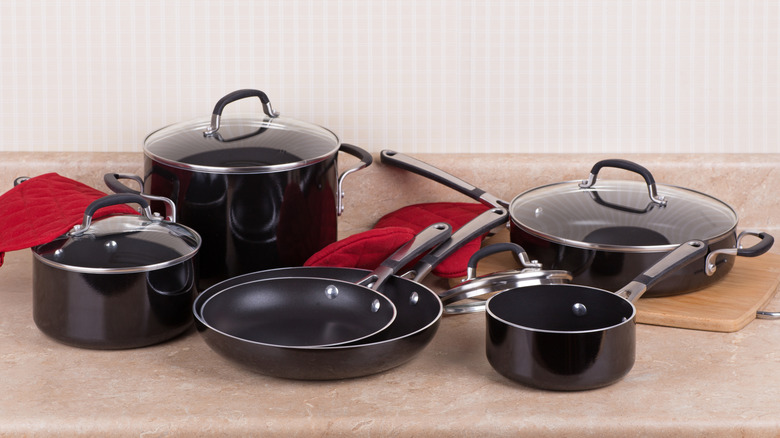 Set of aluminum cookware