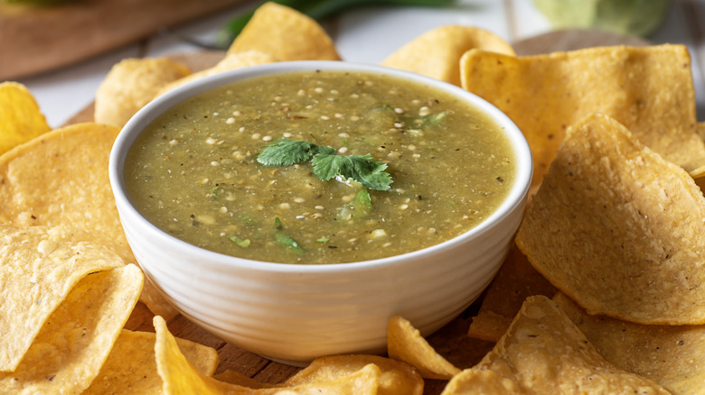 Salsa verde with chips