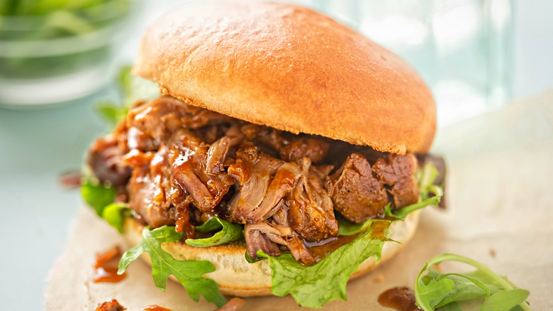 Pulled pork sandwich 